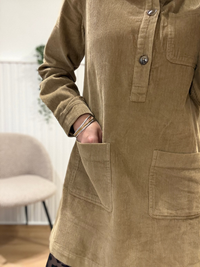 Robe courte en velours côtelé taupe