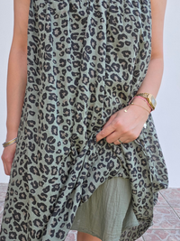 Robe voile de coton léopard doublée à bretelles réglables