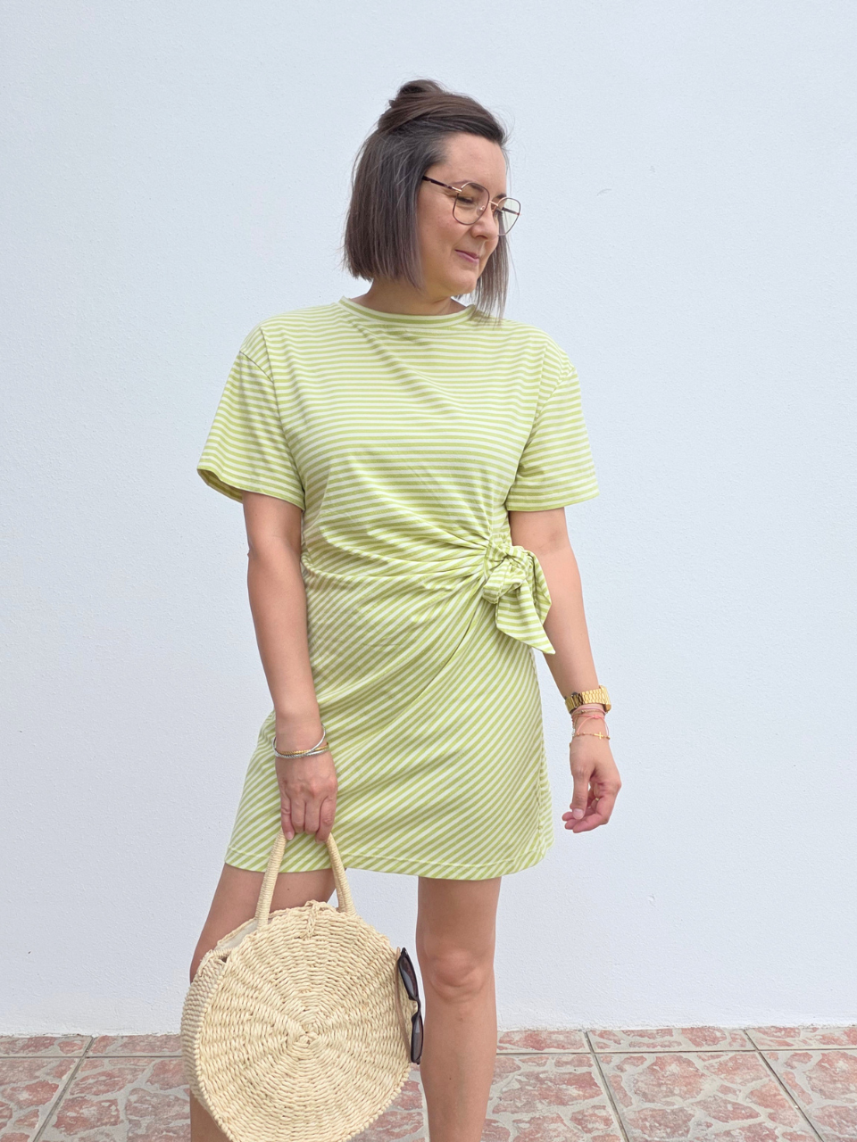 Robe tee-shirt rayée verte asymétrique à nouer