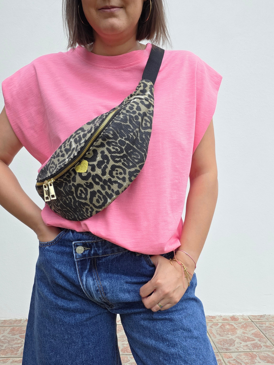Sac banane en jean motif panthère – Cœur doré brodé