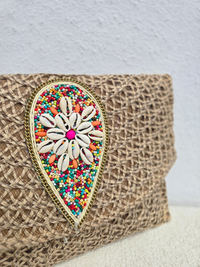 Sac en raphia – perles colorées et coquillages, porté main ou bandoulière
