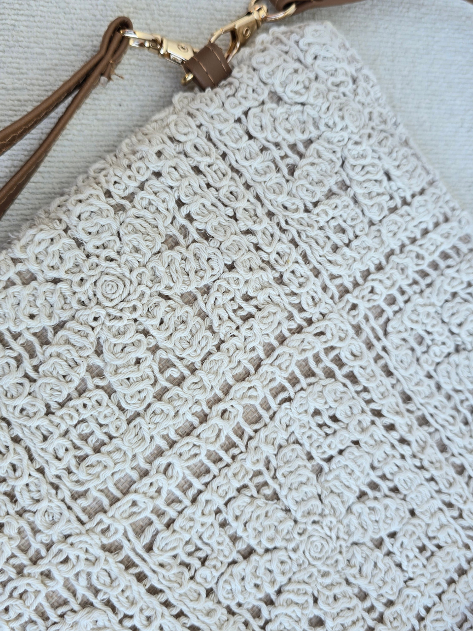Sac en crochet maille fine écru – motif soleil ou fleur