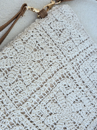 Sac en crochet maille fine écru – motif soleil ou fleur