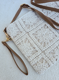 Sac en crochet maille fine écru – motif soleil ou fleur
