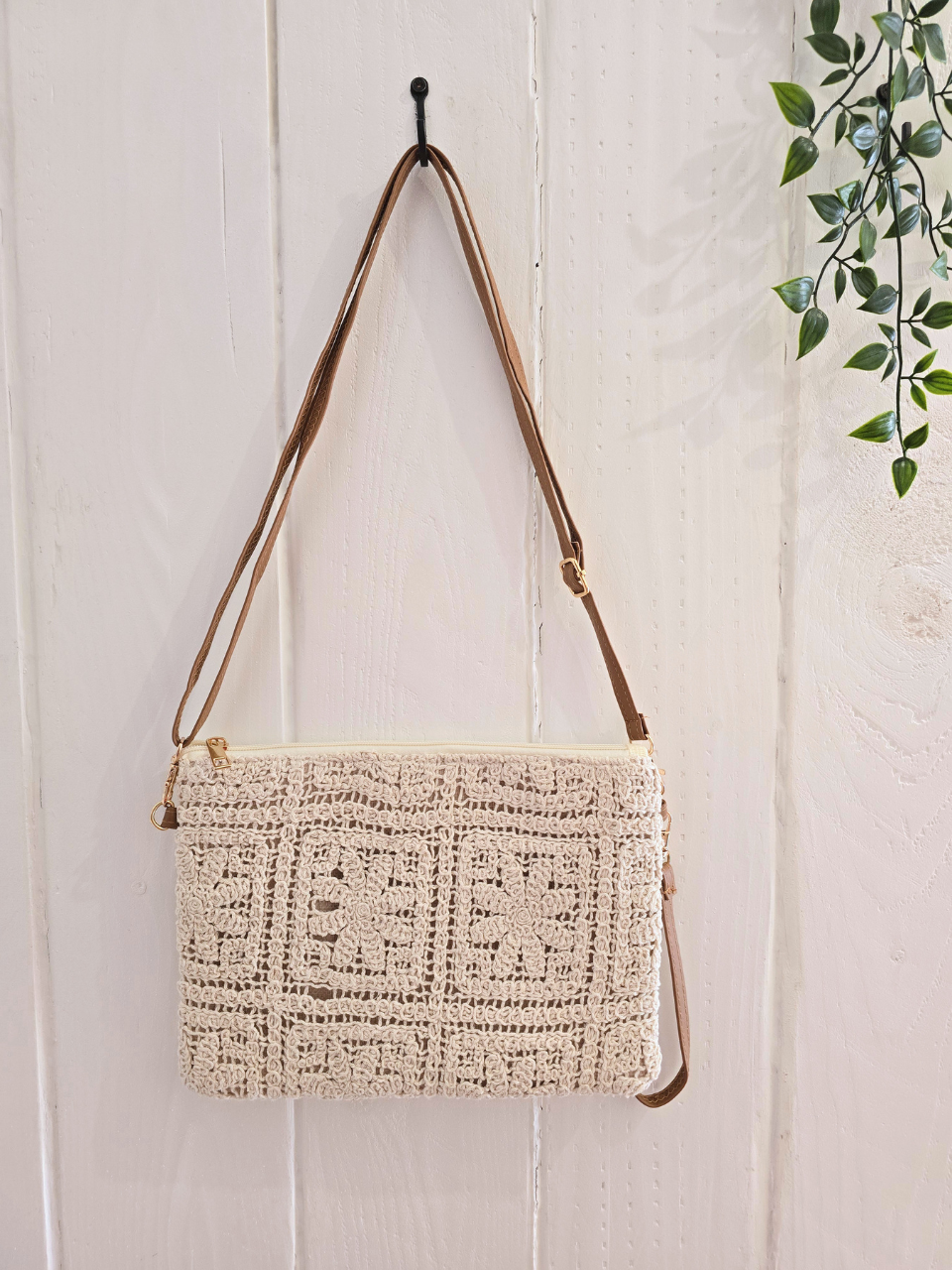 Sac en crochet maille fine écru – motif soleil ou fleur