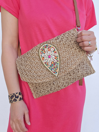 Sac en raphia – perles colorées et coquillages, porté main ou bandoulière