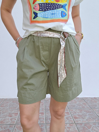 Short été kaki ceinture marron