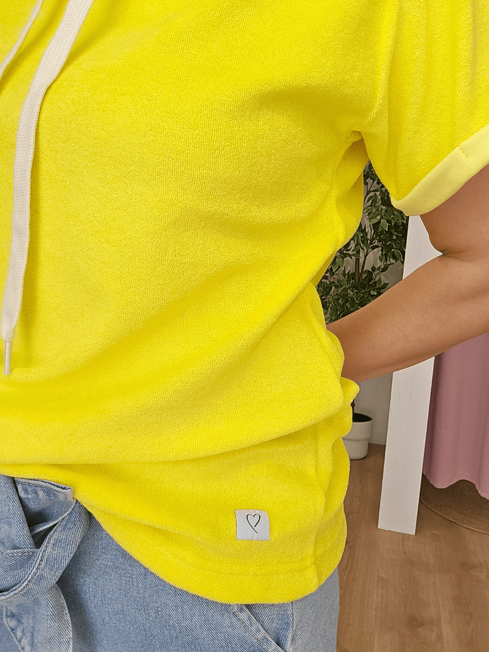 Sweat jaune fluo à capuche – Love By MD