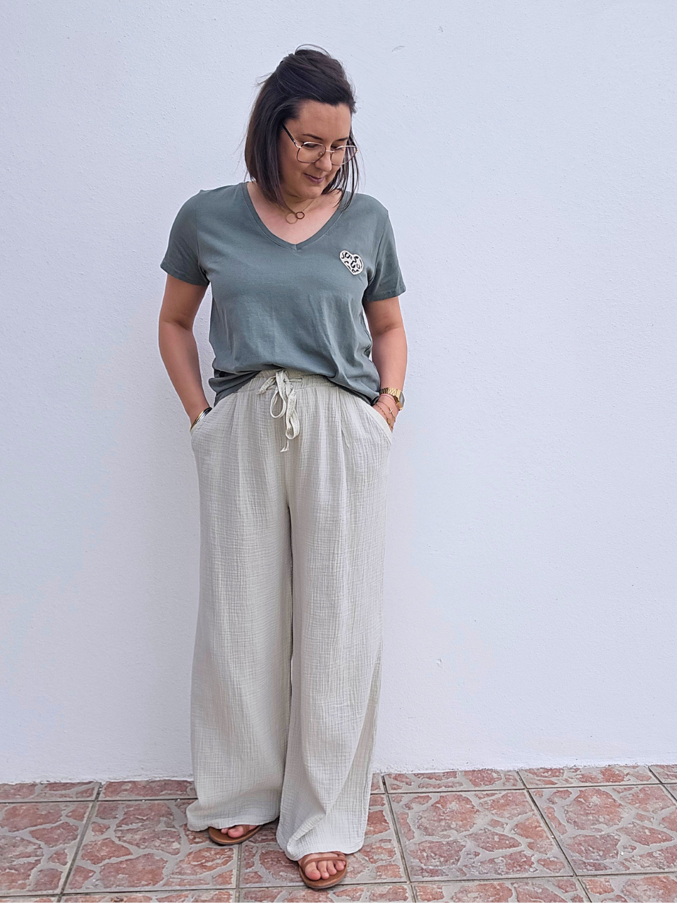 Tee-shirt kaki col V cœur léopard femme