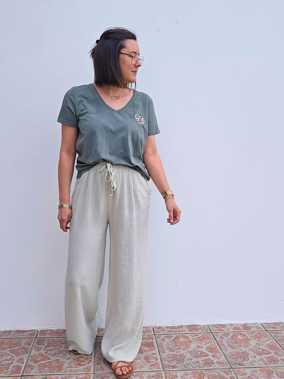 Tee-shirt kaki col V cœur léopard femme