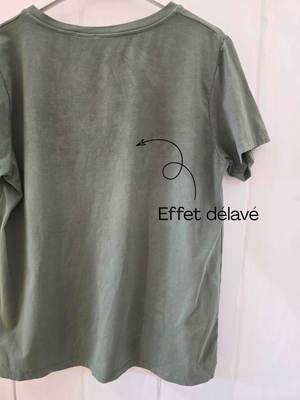 Tee-shirt kaki col V cœur léopard femme