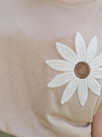 Tee shirt beige fleur crochet 