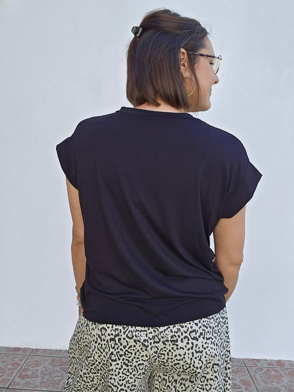 Tee-shirt noir col rond – 2 modèles au choix
