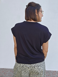Tee-shirt noir col rond – 2 modèles au choix