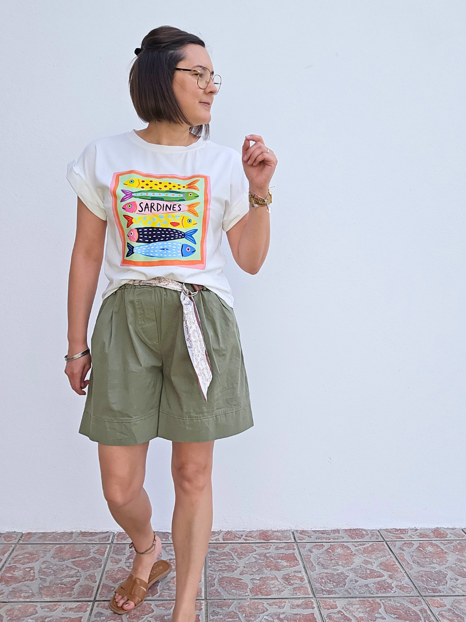 Look short kaki et tee shirt blanc sardine