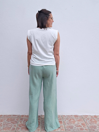 Look avec tee-shirt banc
