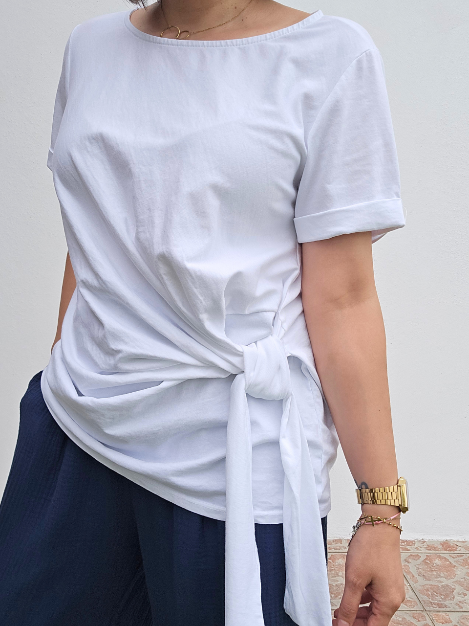 Tee-shirt nœud latéral – camel ou blanc
