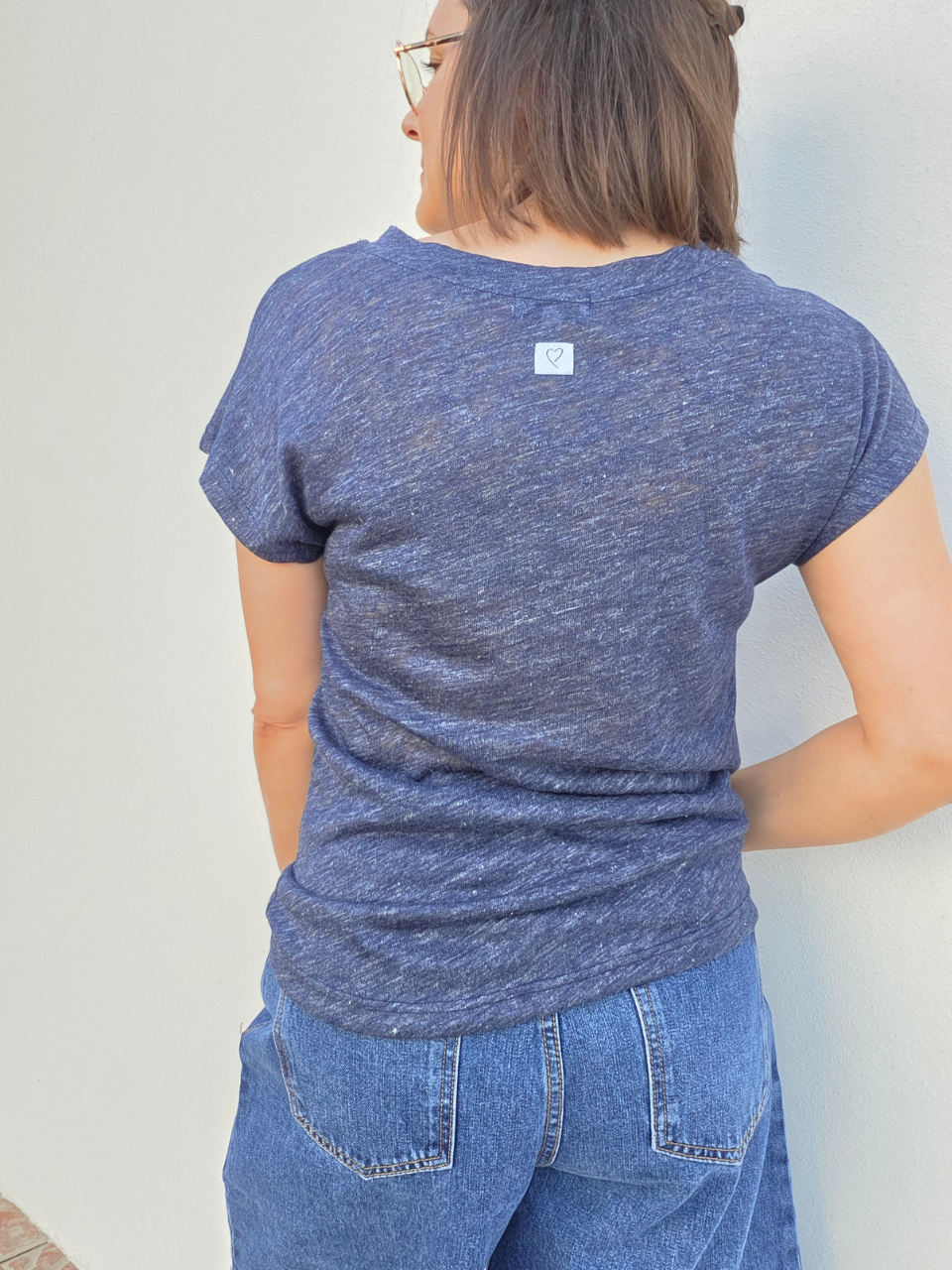 Tee-shirt en lin col V marine chiné – Love by MD