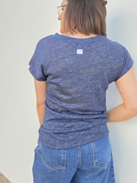 Tee-shirt en lin col V marine chiné – Love by MD