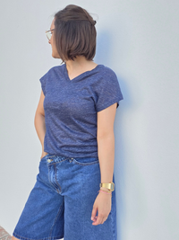 Tee-shirt en lin col V marine chiné – Love by MD