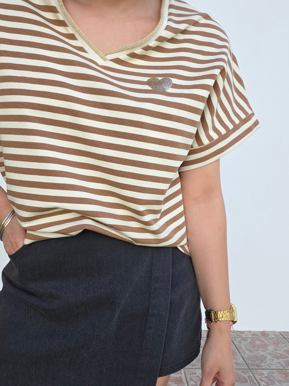 Tee-shirt rayé femme col V doré cœur pailleté – Bleu/Rose ou Beige/Camel