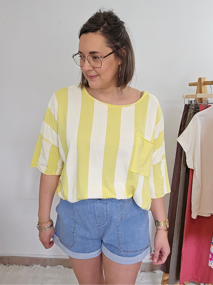 Tee-shirt rayé jaune oversize – col large effet décontracté