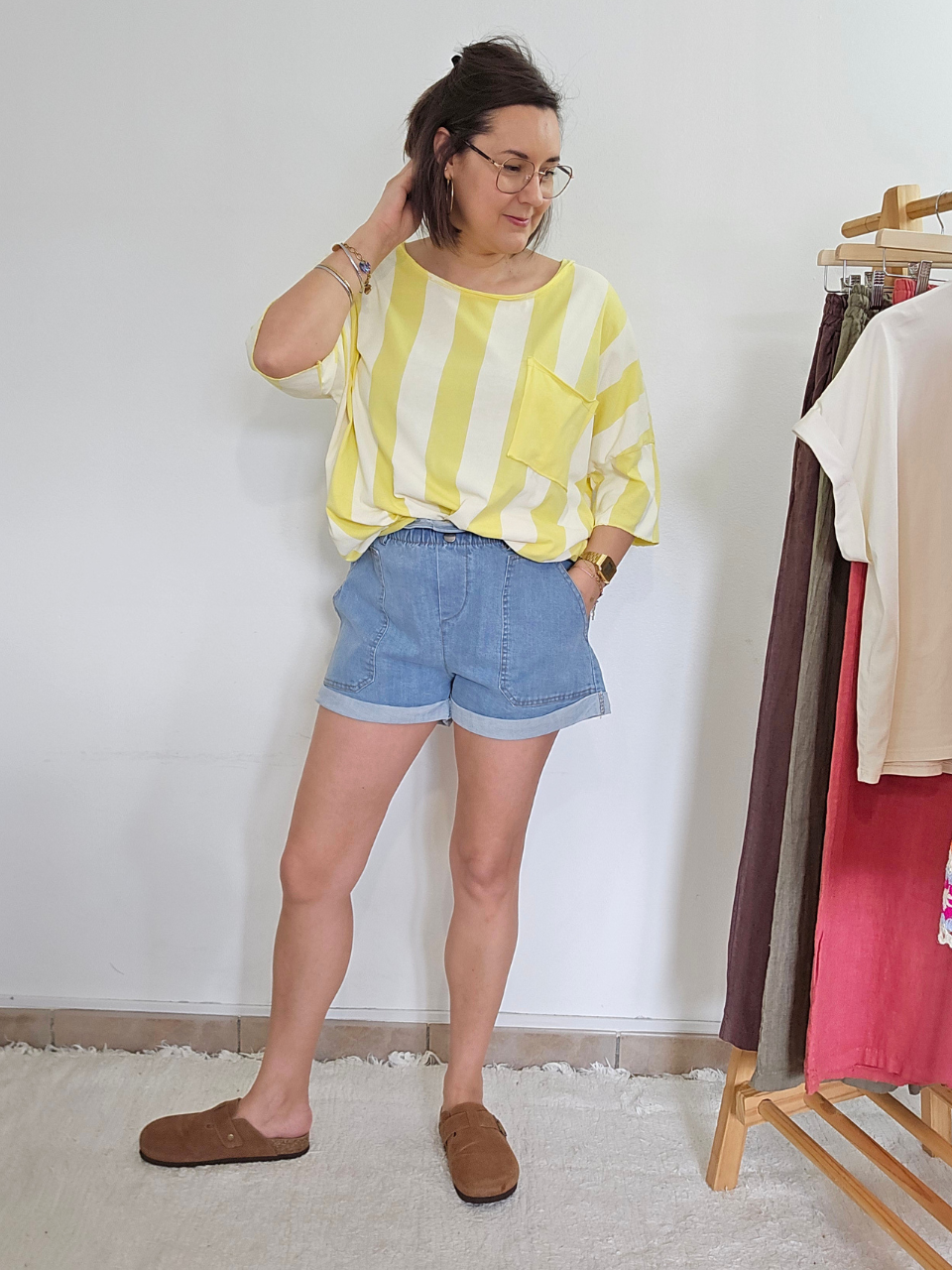 Tee-shirt rayé jaune oversize – col large effet décontracté