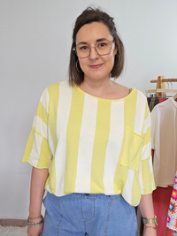 Tee-shirt rayé jaune oversize – col large effet décontracté