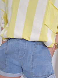 Tee-shirt rayé jaune oversize – col large effet décontracté