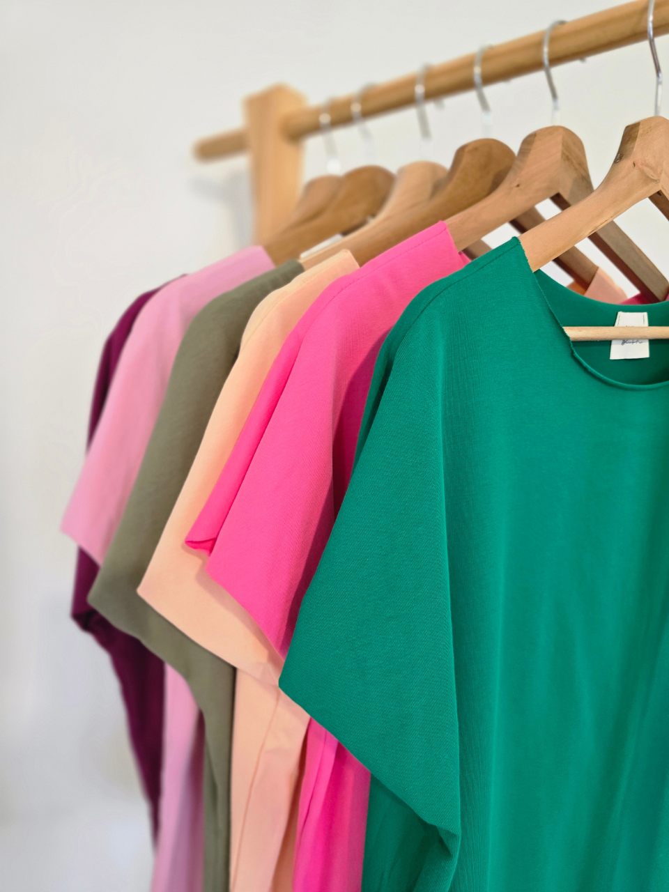 Tee-shirt uni bords francs roulés