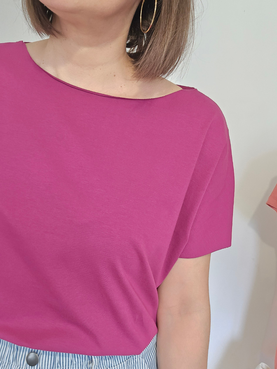 Tee-shirt uni bords francs roulés