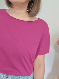 Tee-shirt uni bords francs roulés