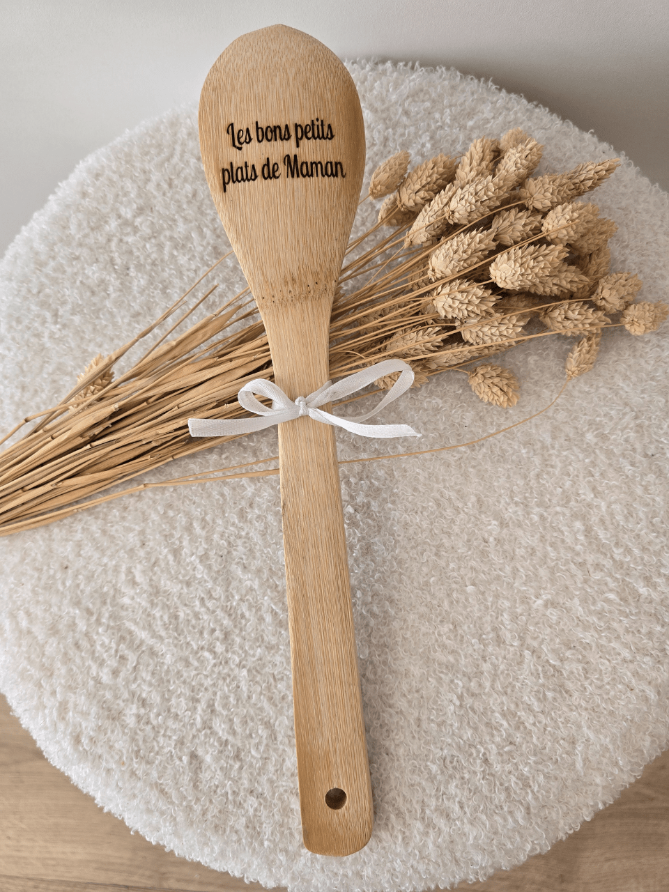 Ustensiles de cuisine en bois gravés