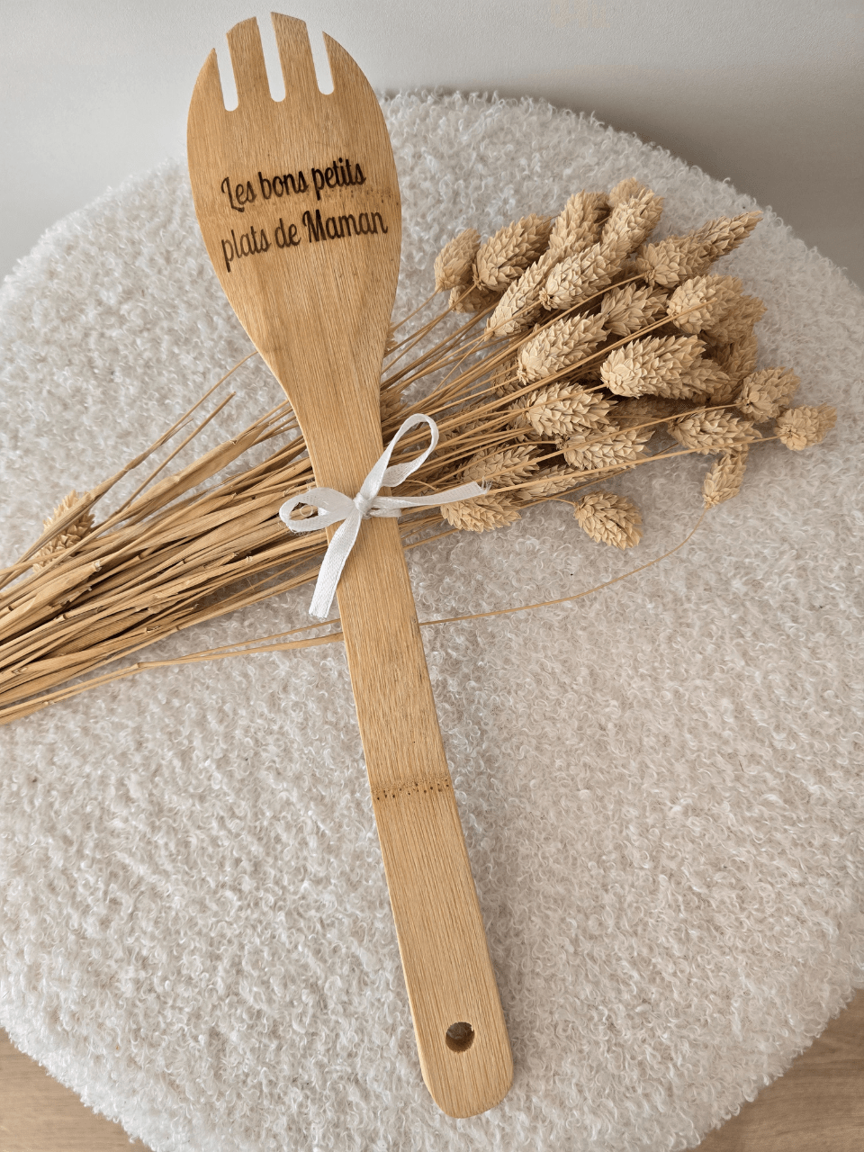 Ustensiles de cuisine en bois gravés