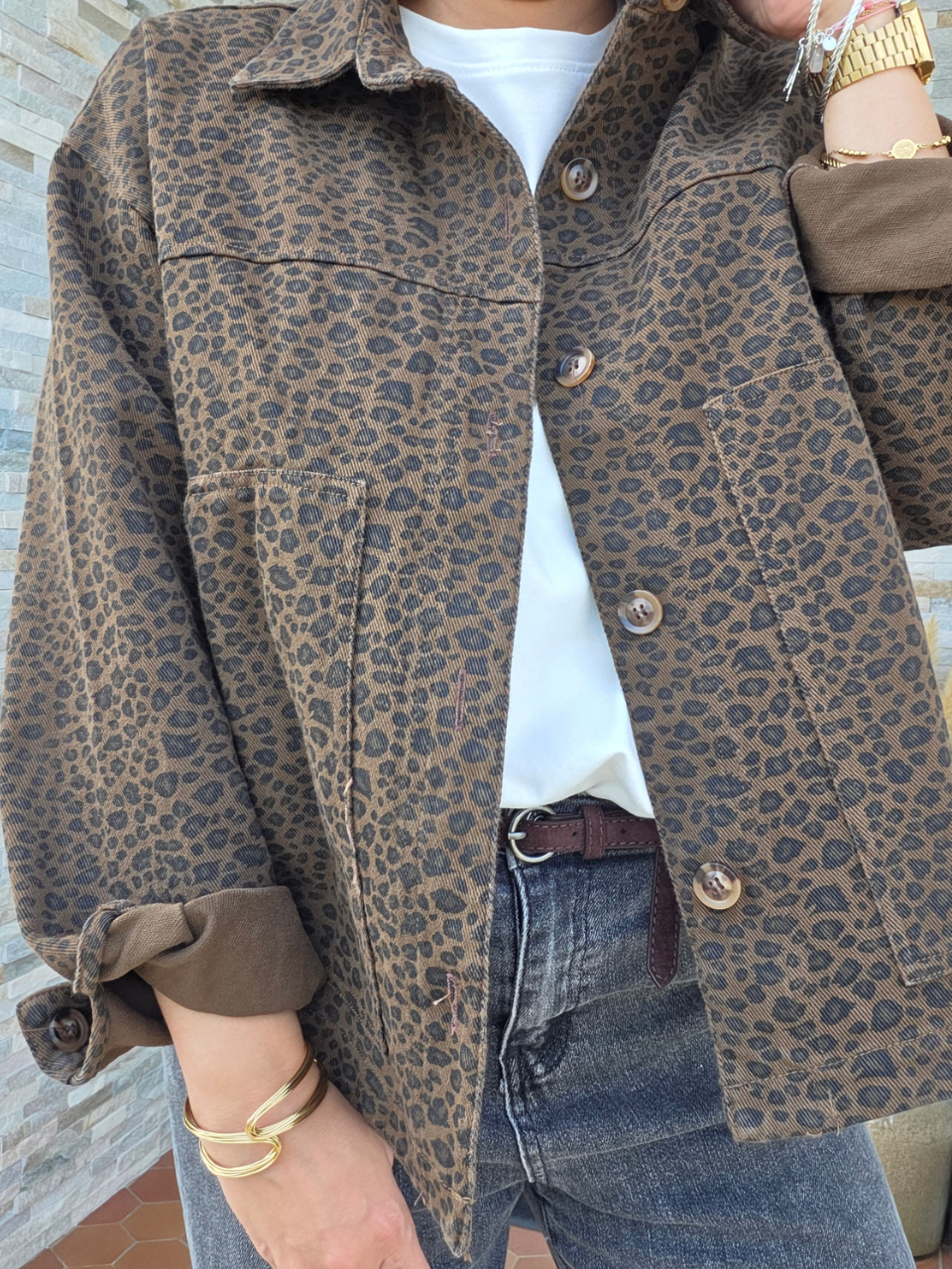 Veste léopard femme marron coupe oversize portée