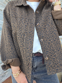 Veste léopard femme marron coupe oversize portée