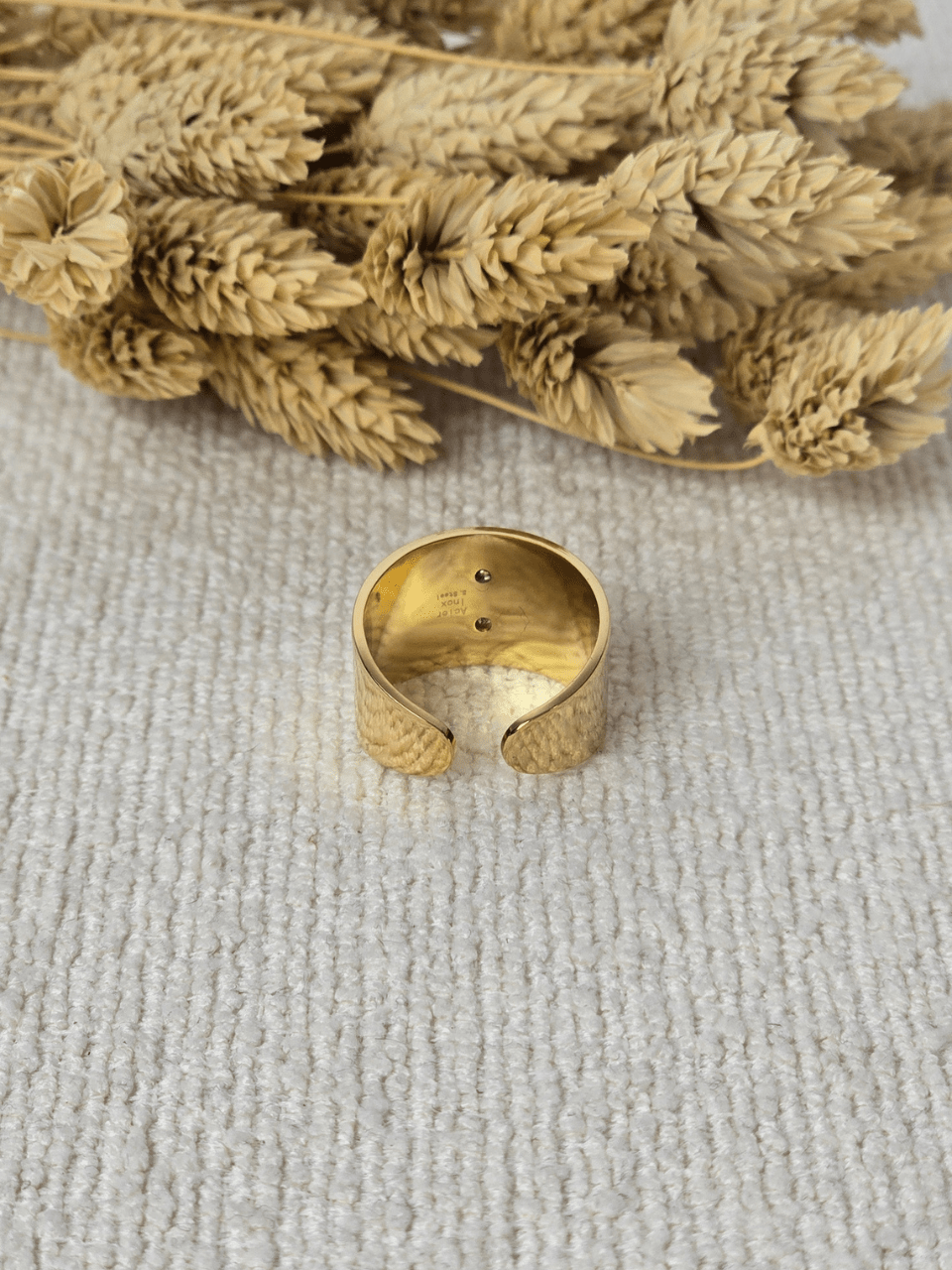 Bague dorée réglable avec breloque grain de café