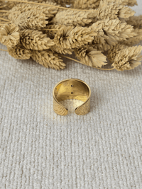 Bague dorée réglable avec breloque grain de café