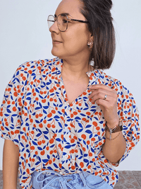 Blouse imprimé cerises en coton – manches bouffantes & col V