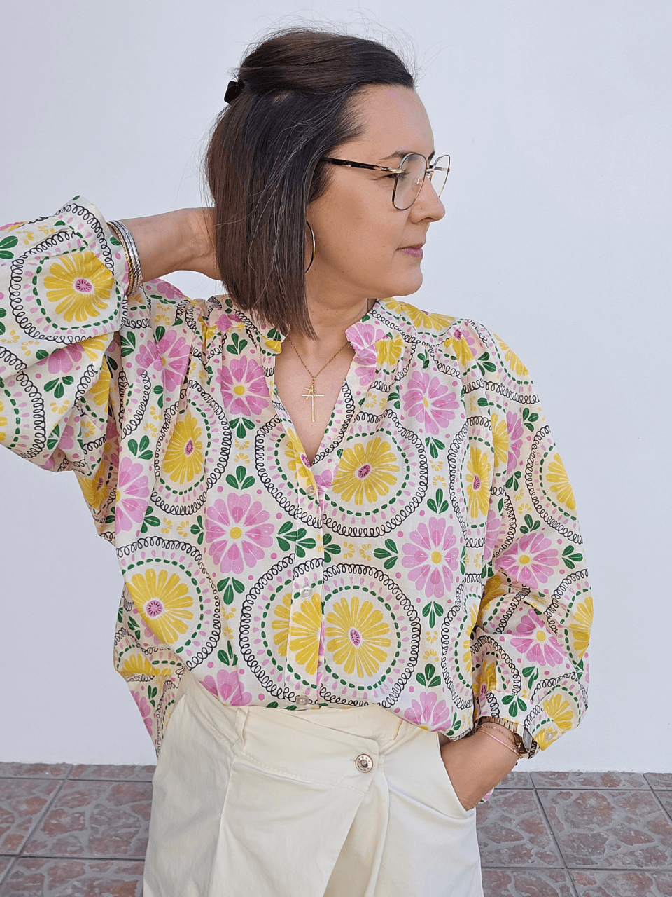Blouse fleurie fluide col V – coton léger