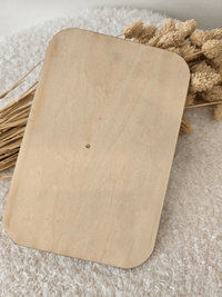 Carte en bois gravée et fleurs séchés