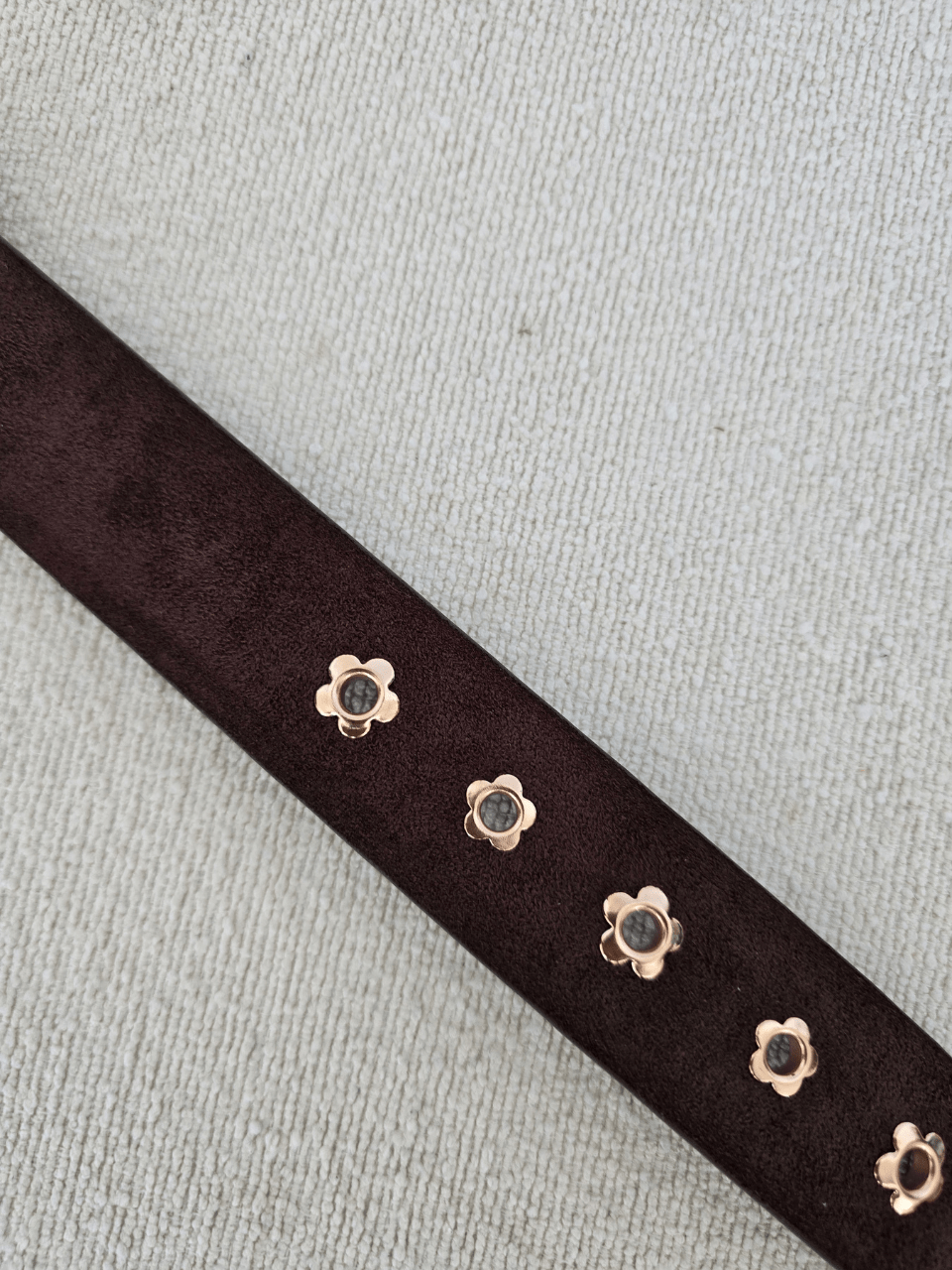 Ceinture marron femme détails dorés – Boucle ronde & motifs marguerite
