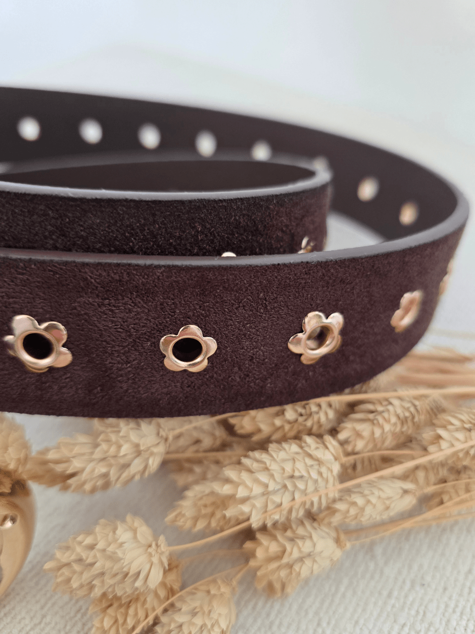 Ceinture marron femme détails dorés – Boucle ronde & motifs marguerite