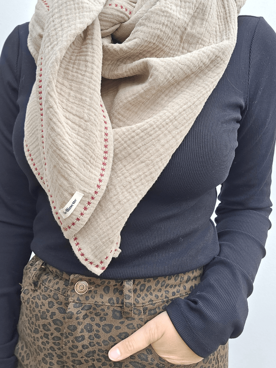 Foulard gaze de coton taupe – Création artisanale Mellinette
