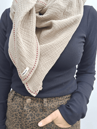 Foulard gaze de coton taupe – Création artisanale Mellinette