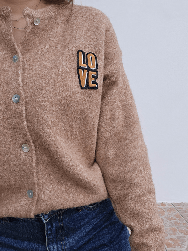 Gilet camel doux LOVE – Maille chaude et confortable