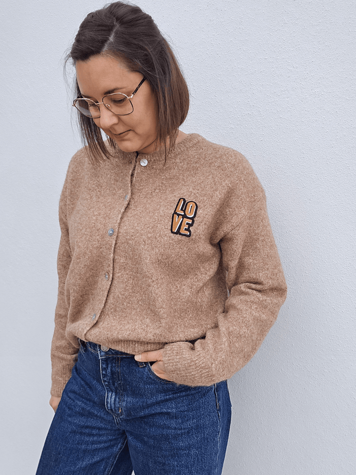 Gilet camel doux LOVE – Maille chaude et confortable