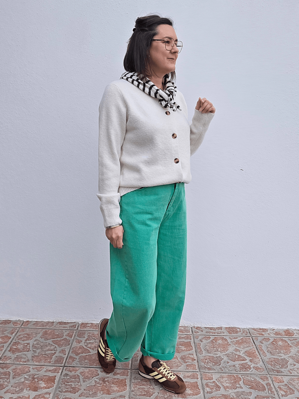 Gilet femme écru doux avec foulard rayé
