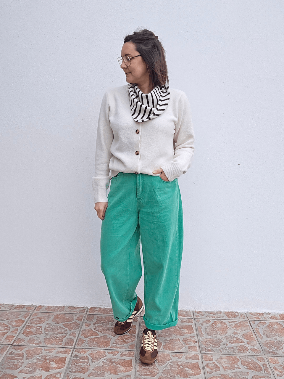 Gilet femme écru doux avec foulard rayé
