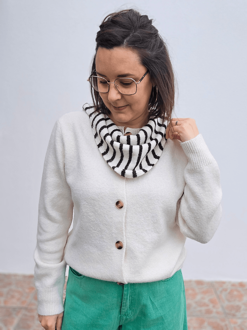 Gilet femme écru doux avec foulard rayé